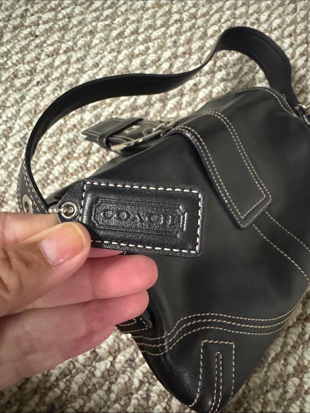 COACH Black Leather Shoulder Bag with Contrast Stitching - Picture 7 of 9